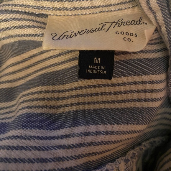Universal Thread Striped Top - Picture 5 of 6